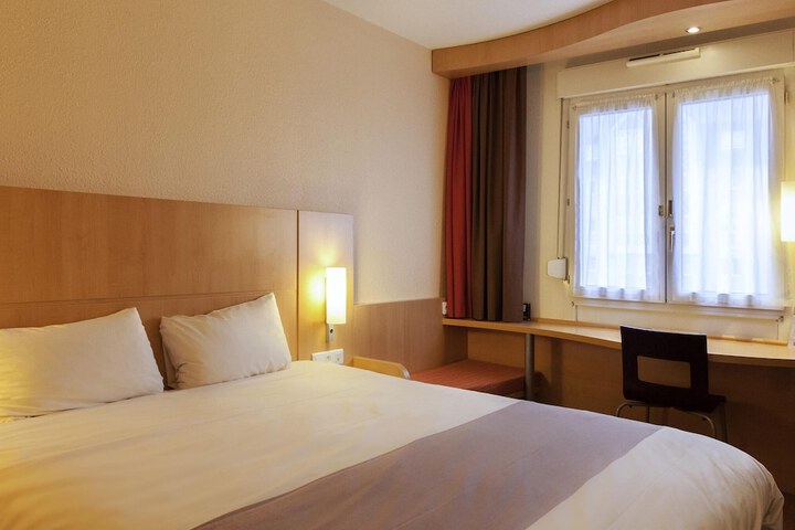 Room 3 of 34