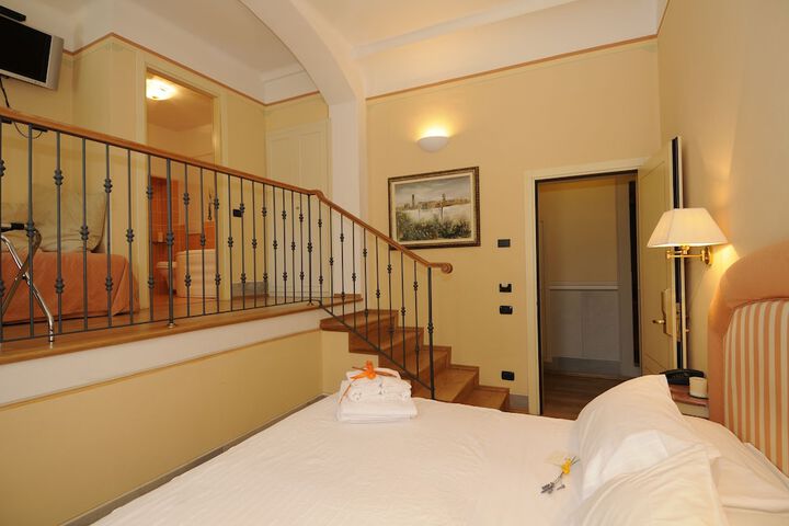 Room 6 of 50