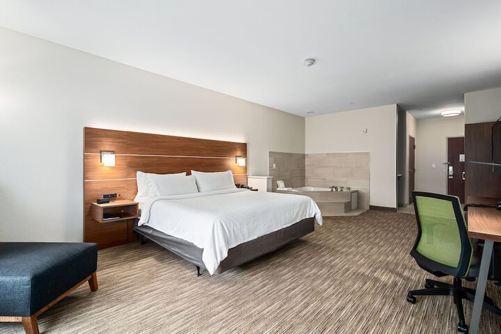 Room 15 of 82