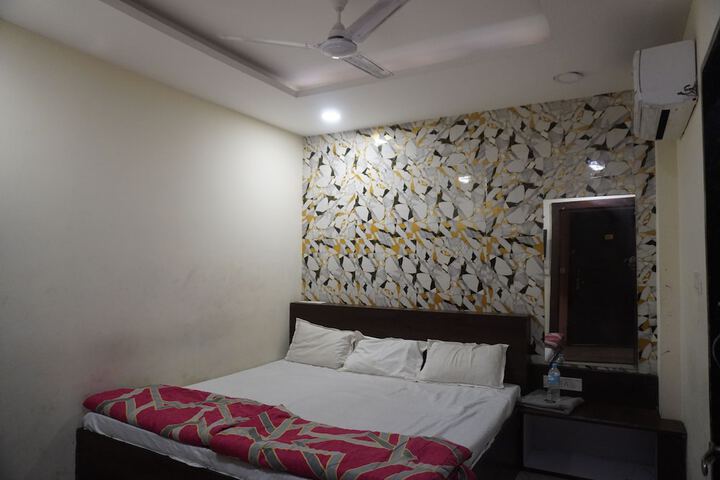 Room 2 of 6
