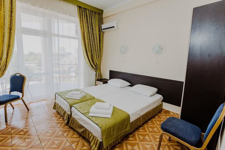 Room 8 of 36