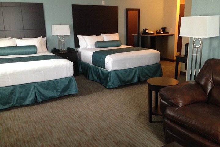 Quadruple Queen Bed (14 of 17)