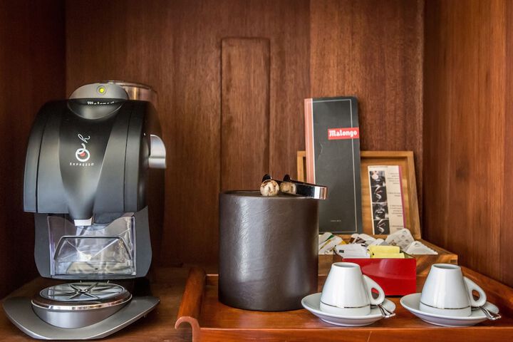 Breakfast/Coffee Service 22 of 47