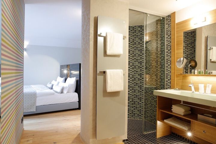 Room 4 of 55