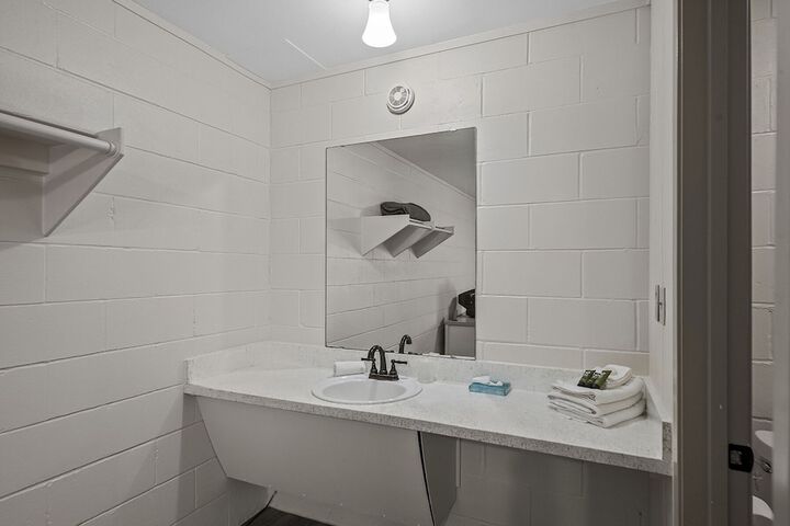 Standard Room, King or Two Doubles (6 of 17)