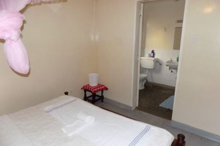 Room 6 of 17