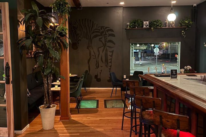 Lounge 141 of 153