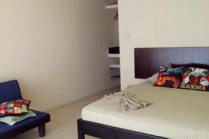Room 4 of 12