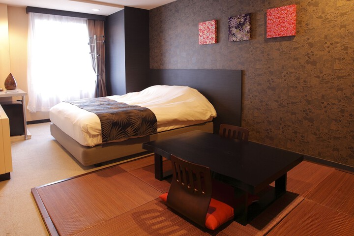 Room 4 of 27