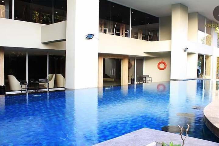 Pool Hotel