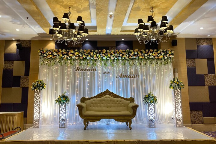 Ballroom/Hall 77 of 87