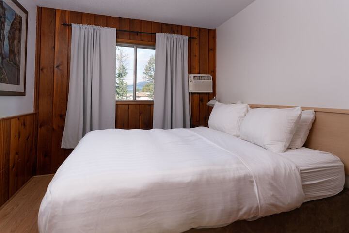Room 8 of 28