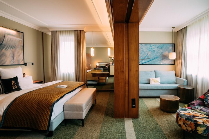Room 53 of 120