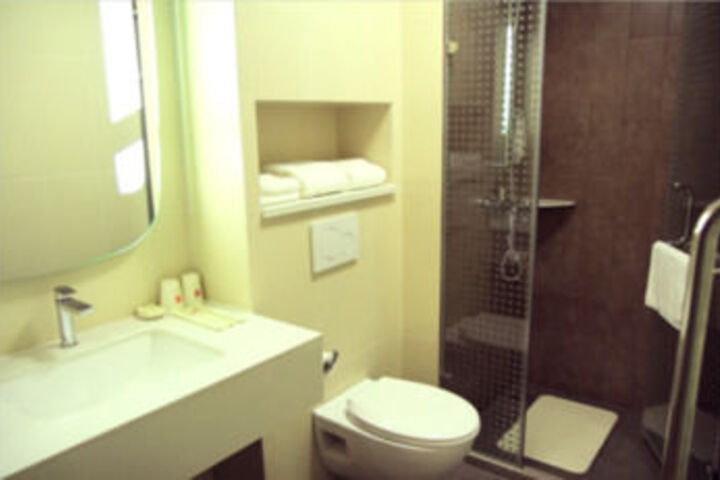 Room 4 of 79
