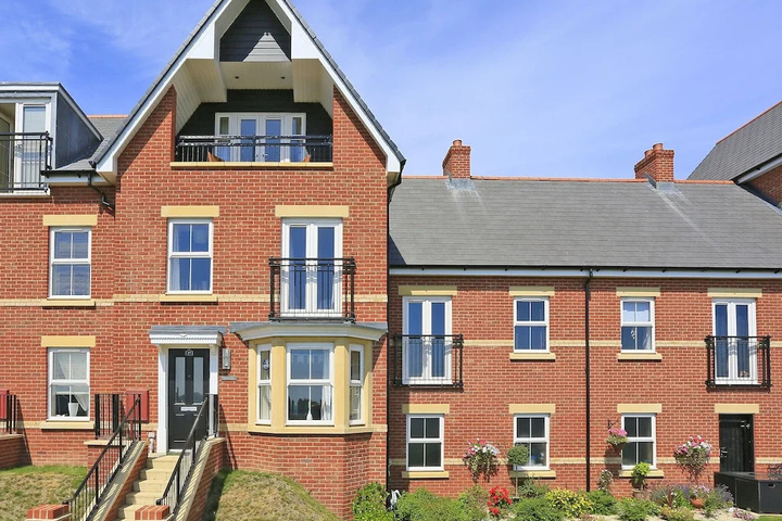 Exterior of Modernly Furnished Holiday Home With Balcony Near Felixstowe Beach