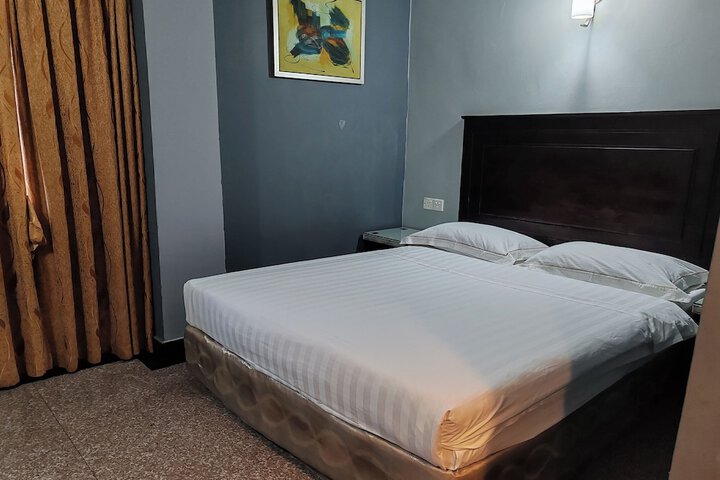 Room 33 of 61