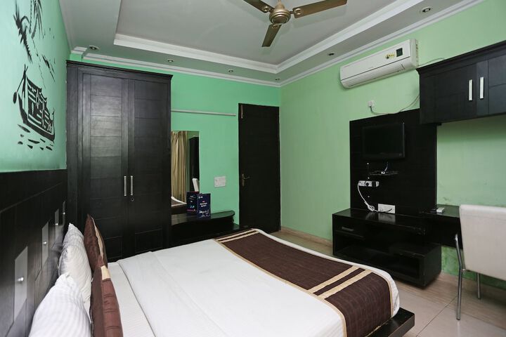 Room 9 of 22