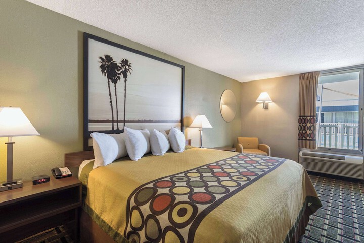 1 King Bed (2 of 9)