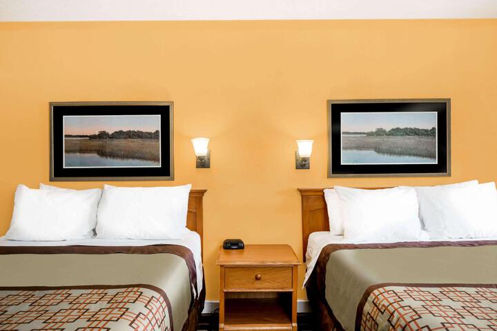 2 Queen Beds (9 of 9)