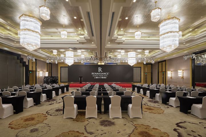Ballroom/Hall 32 of 51