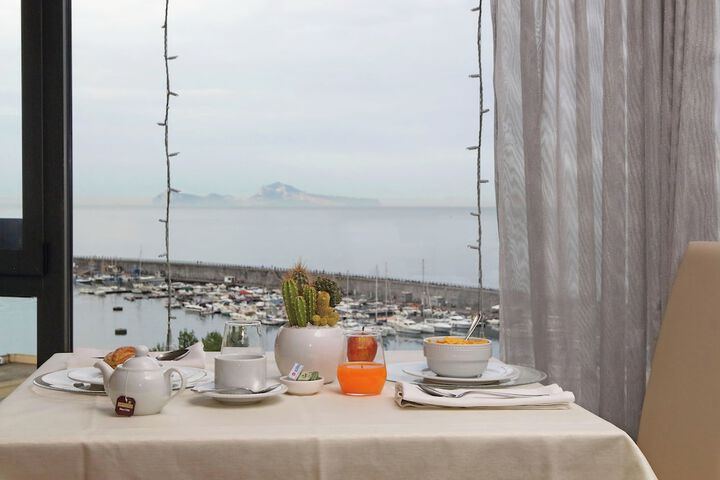 Breakfast/Coffee Service 79 of 146