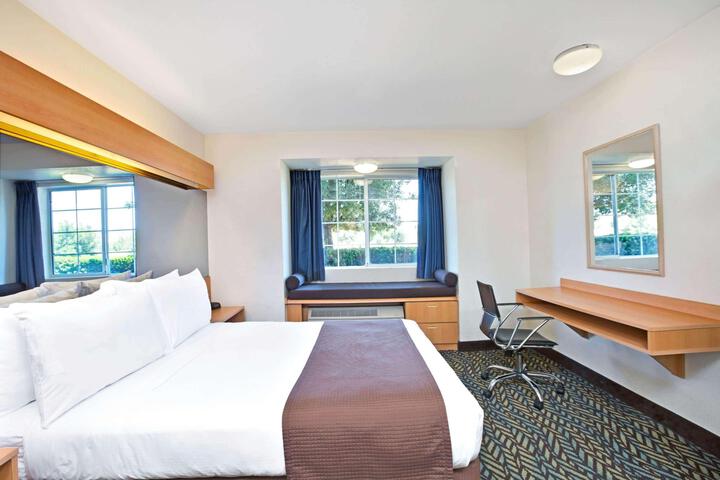 2 Queen Beds Mobility Accessible (14 of 15)