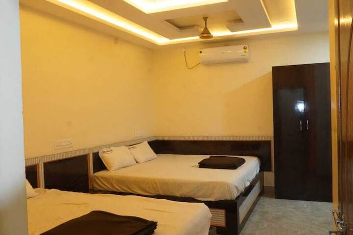 Room 5 of 10