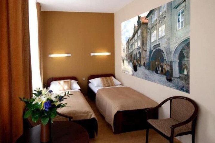 Room 6 of 38