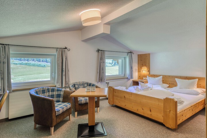 Room 8 of 172
