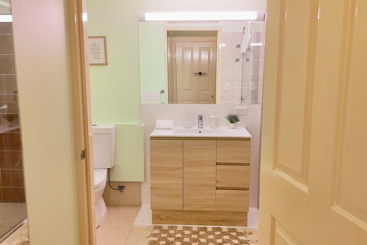 Room 7 of 12