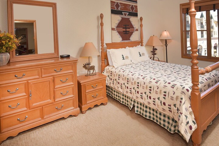 Room 6 of 8