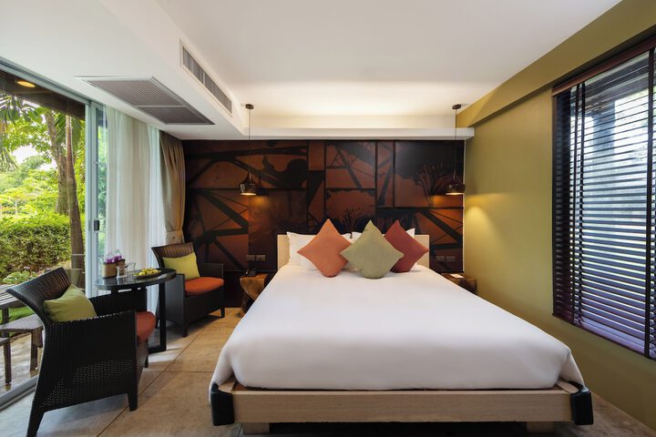 Room 13 of 87