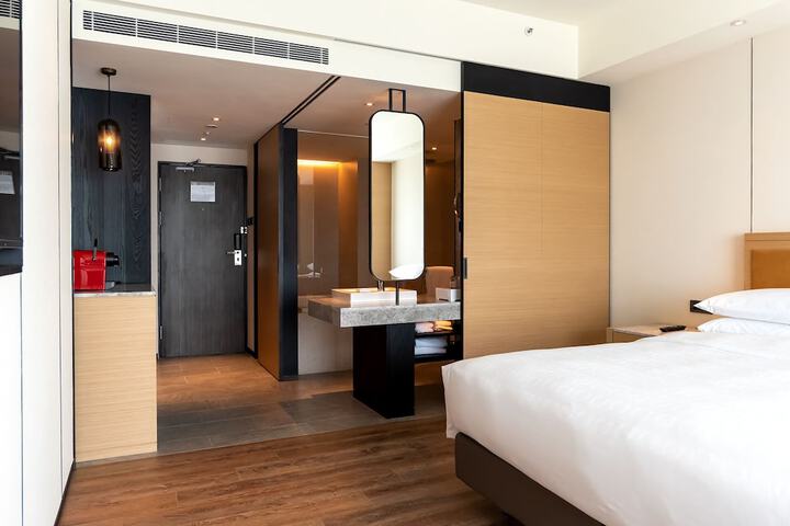 Room 9 of 68