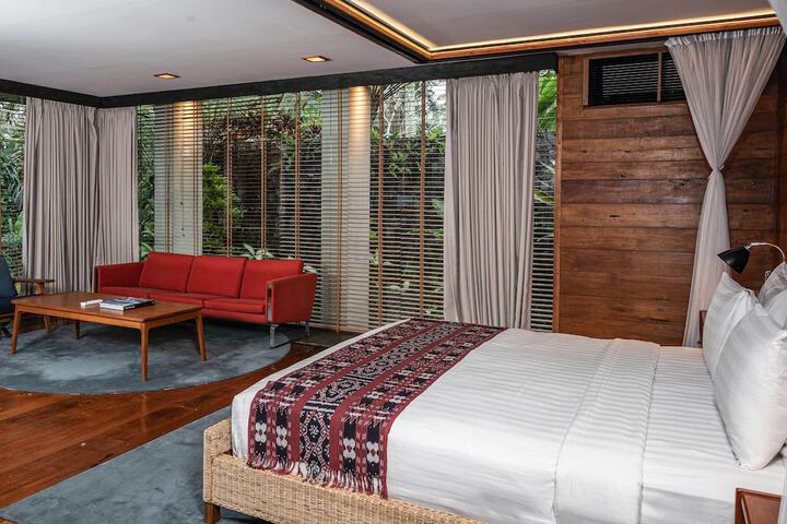 Room 32 of 141