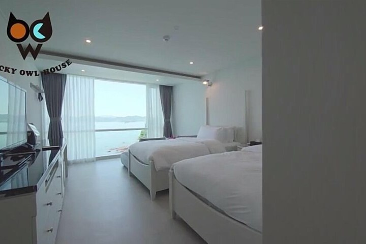 Room 4 of 17
