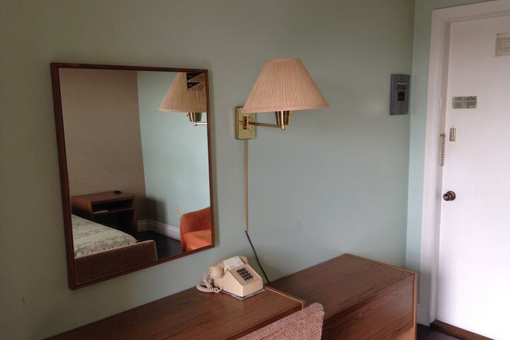 Room 17 of 46