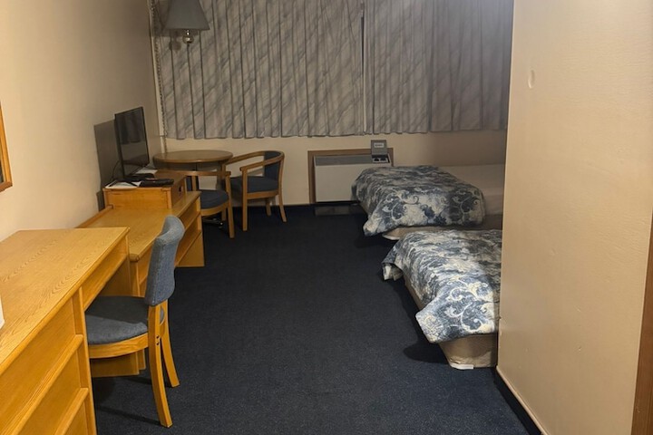Room 2 of 10