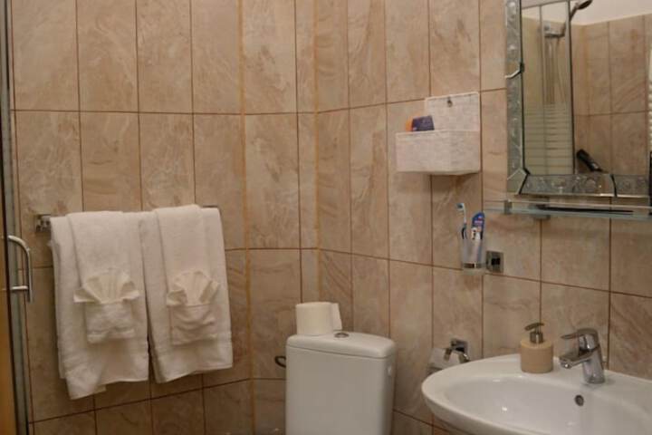 Room 10 of 11