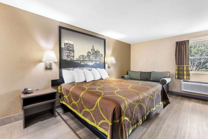 1 King Bed (13 of 17)