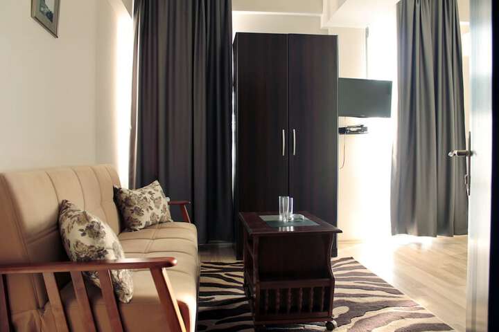 Room 6 of 34