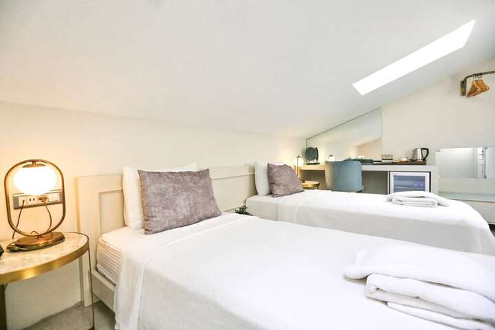 Room 47 of 85