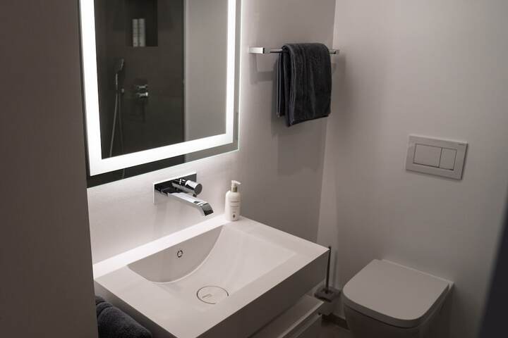 Room 9 of 21