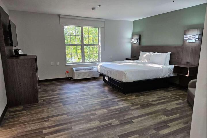 1 King Bed (11 of 14)