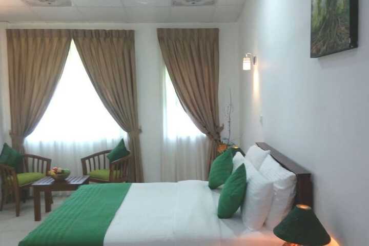 Room 4 of 28