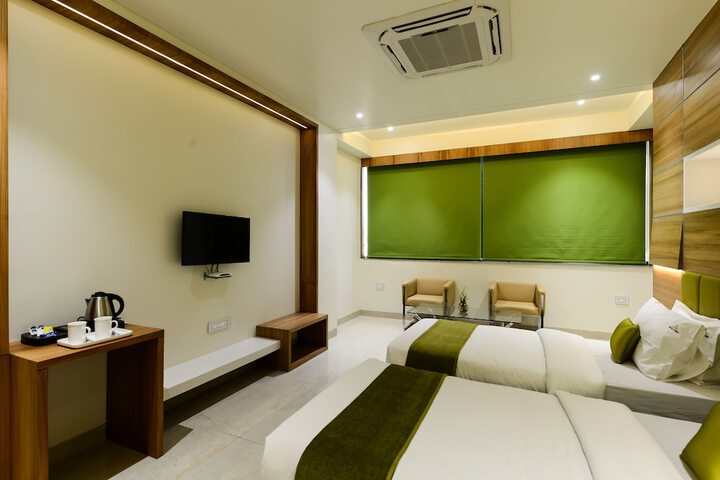 Room 12 of 85