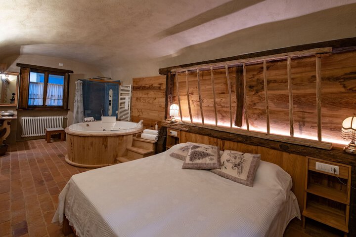 Room 5 of 18