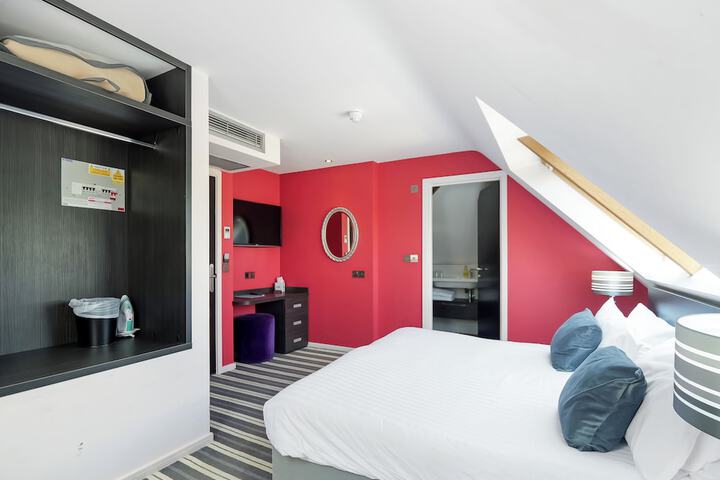 Room 6 of 34