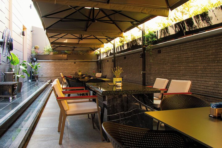 Lounge 50 of 61
