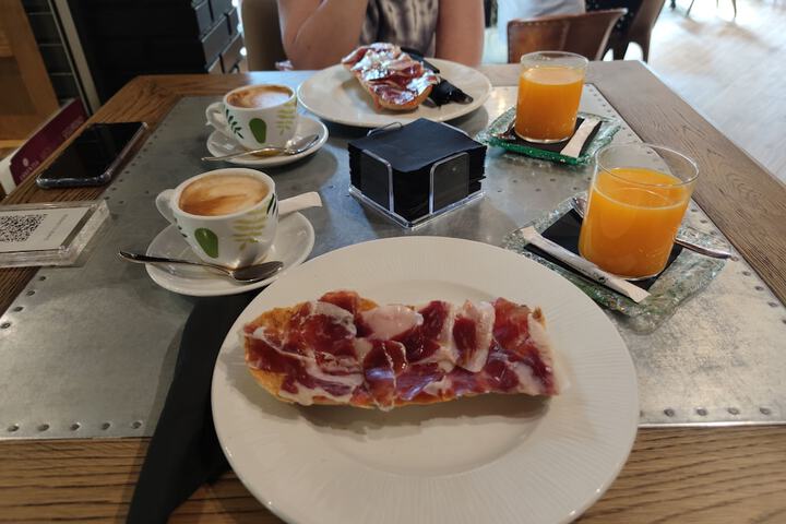 Breakfast/Coffee Service 87 of 122