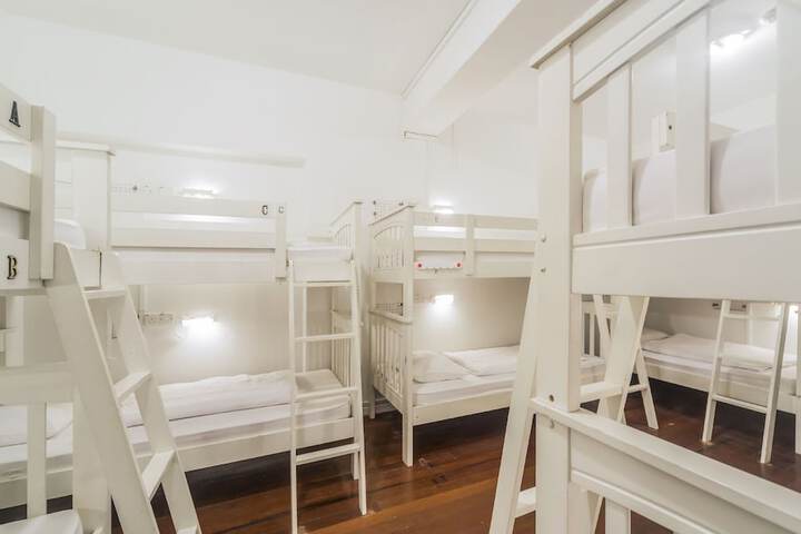 Room 25 of 43